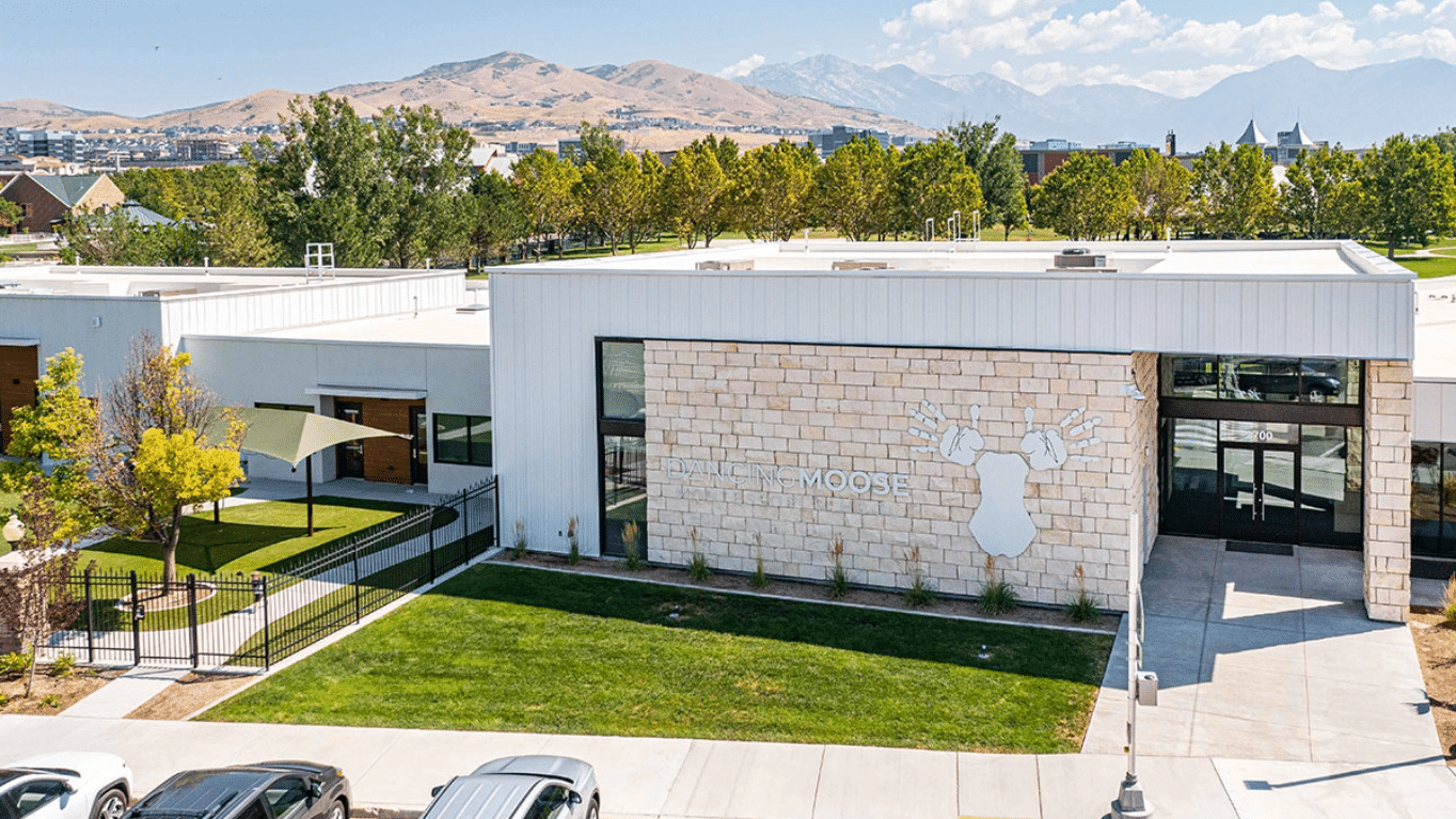 Front view of Dancing Moose Montessori School.